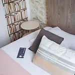 Otel De La Paix 2*